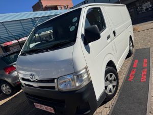 Toyota Quantam 2.7i P/Van