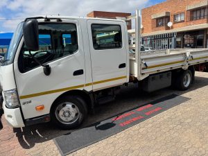 2014 Hino 300 815 Crew Cab Automatic